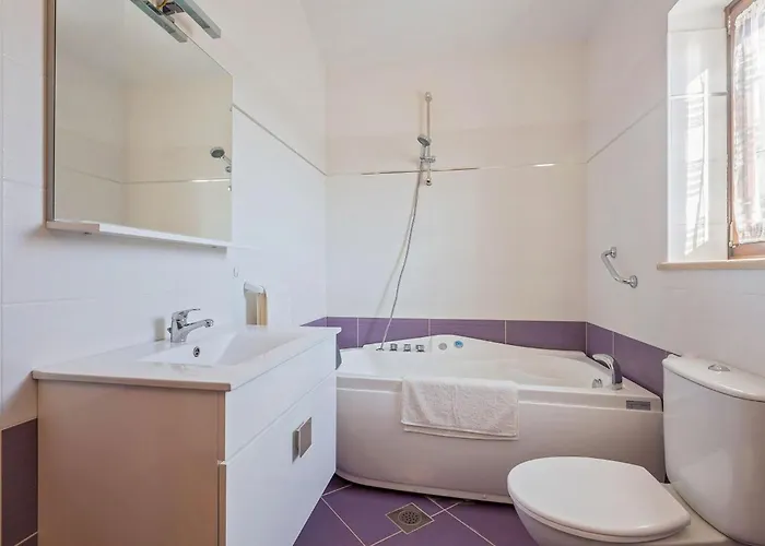 House Dolly Nyaraló *